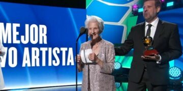 Fallece Ángela Álvarez, la cantautora cubana que ganó un Grammy Latino a los 95 años