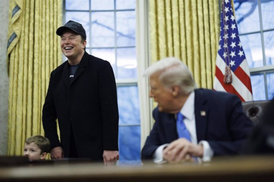 Musk abandona su puesto y lanza críticas explosivas sobre la política fiscal